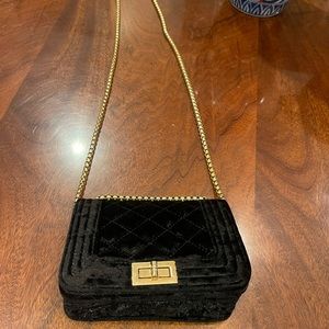 Popatu kids quilted velvet shoulder bag in black